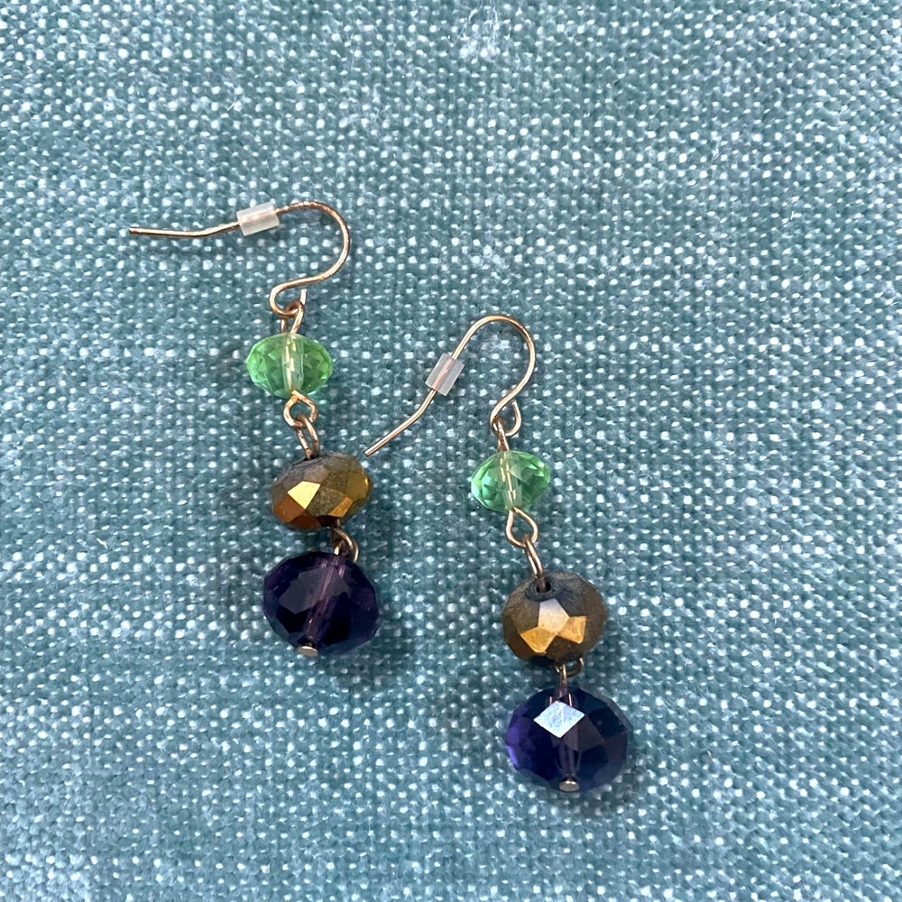 Tri colored dangle bead earrings.